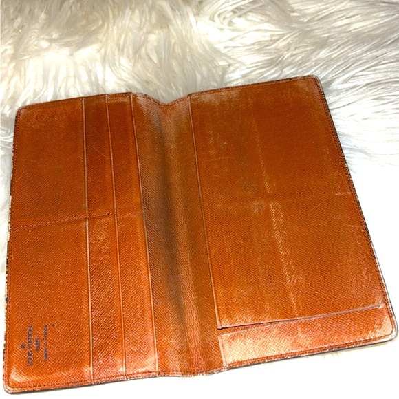 Authentic Louis Vuitton Long Bifold Wallet. Serial #: ET0932 - Picture 9 of 10